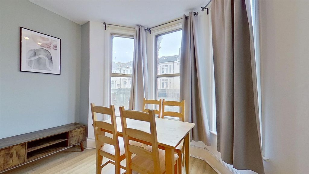 Property photo 3 of 14 Battersea-Rise-Battersea-Sw11-01222026_143751.Jpg