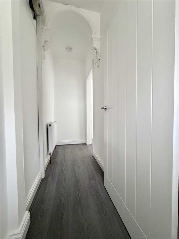 Property photo 2 of 7 Entrance Hall