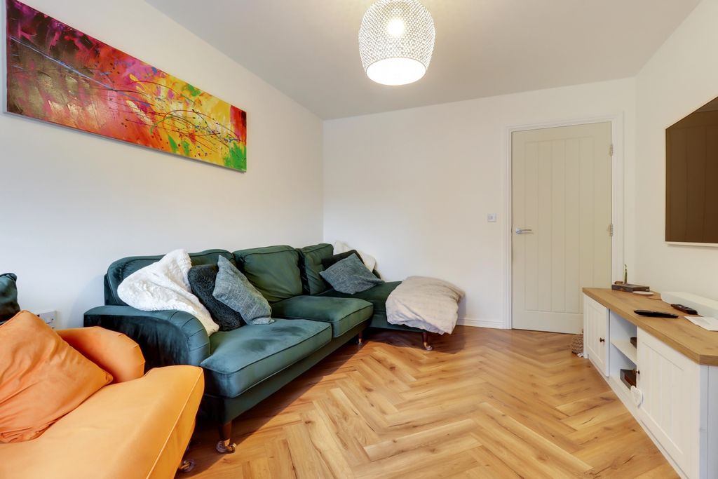 Property photo 3 of 13 3- Rob Hammond Ewemove Pontefract