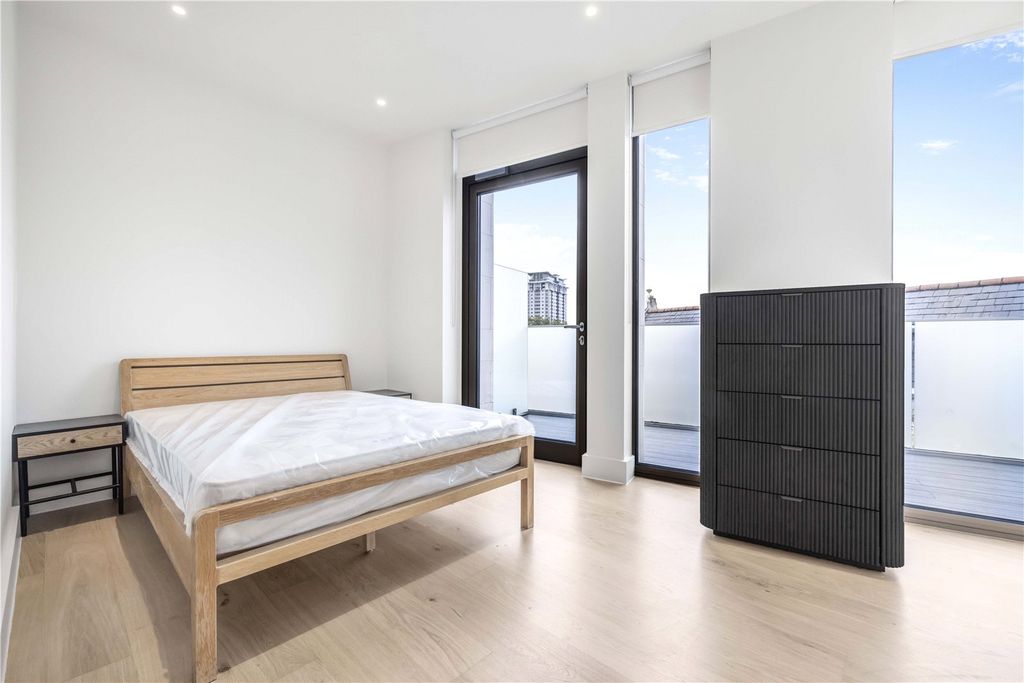 Property photo 3 of 20 Bedroom