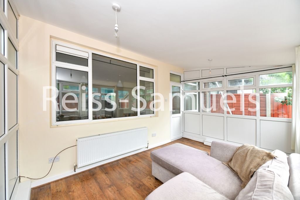 Property photo 2 of 33