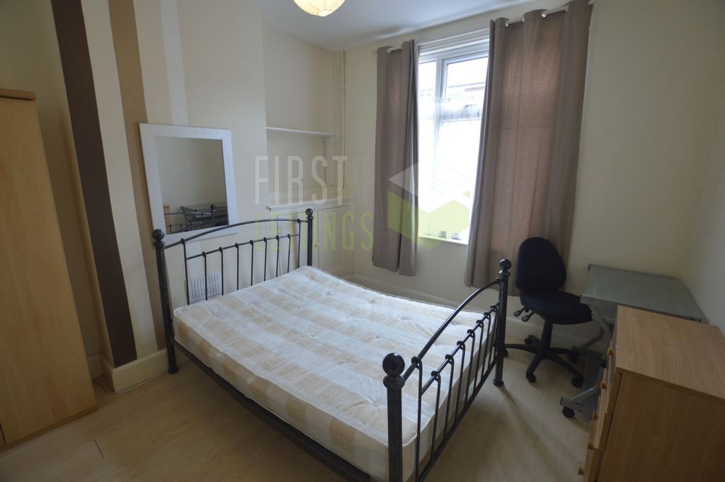 Property photo 3 of 10 Bedroom