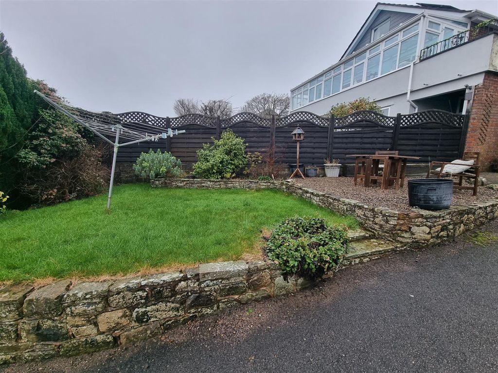 Property photo 2 of 20