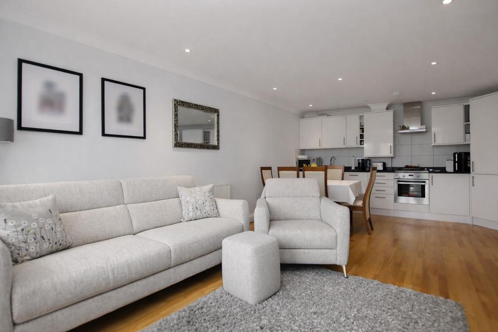 Property photo 2 of 11 2Be47F0A-B9F3-493d-B935-740Dea23Ca84.Png