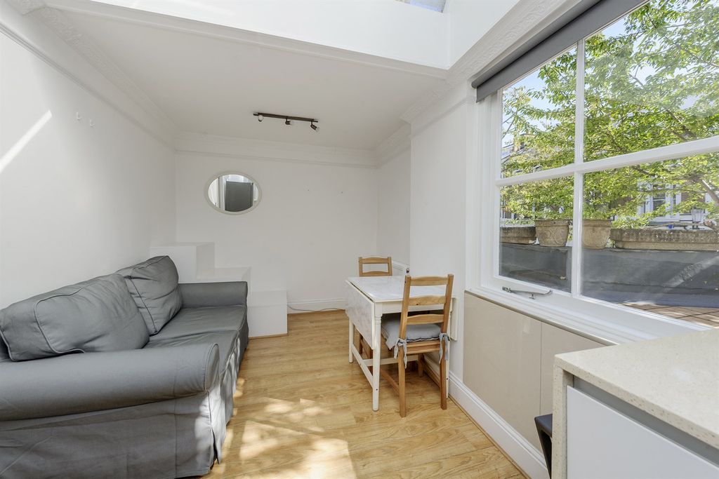 Property photo 1 of 7 (Main)