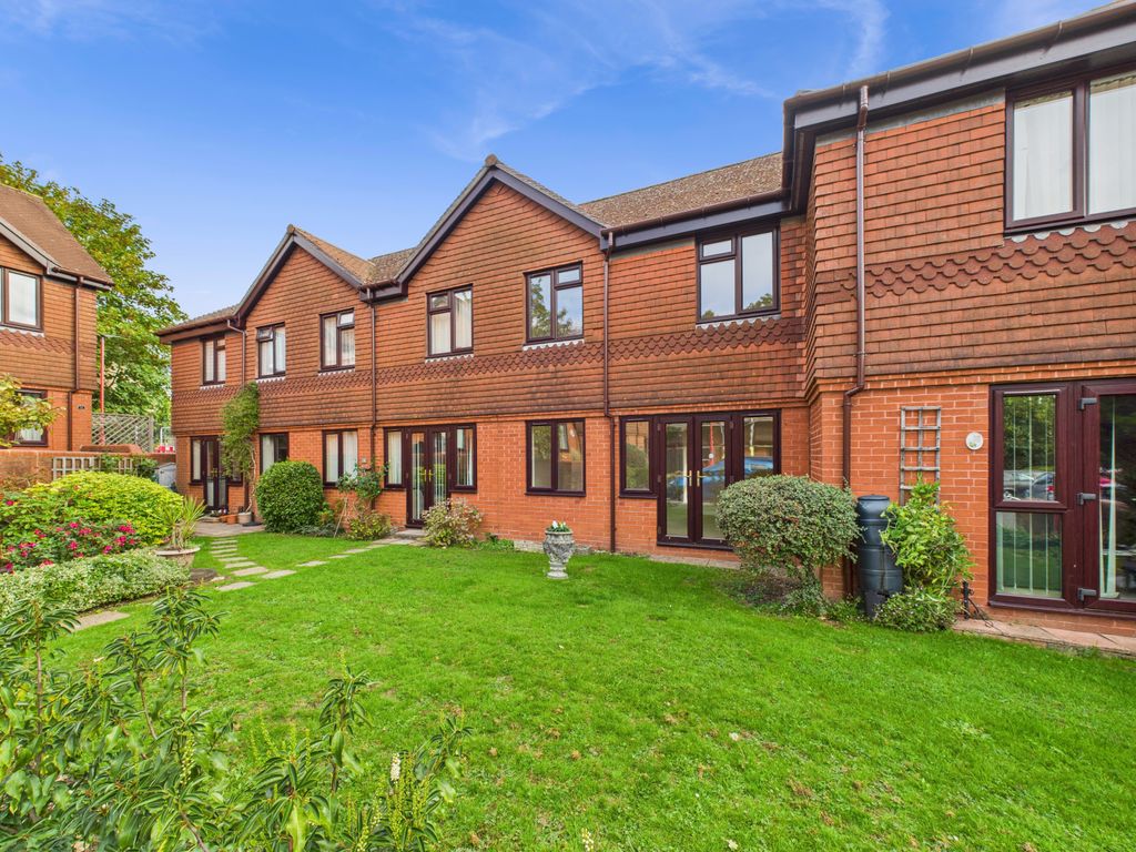 Property photo 1 of 8 2 Bedroom Terraced House For Sale