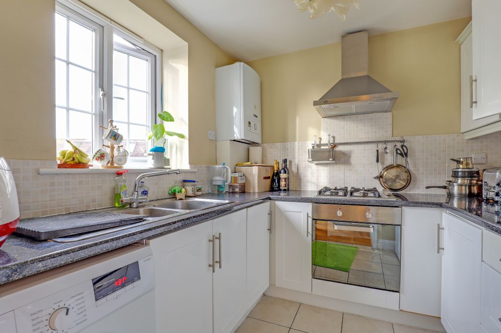 Property photo 3 of 13 07-1Cfejhmck - Flat 4, 53 Crown Lane - 34