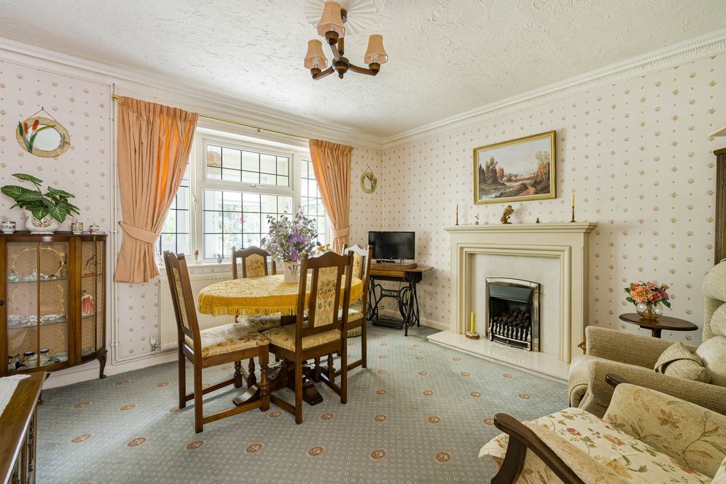 Property photo 2 of 27