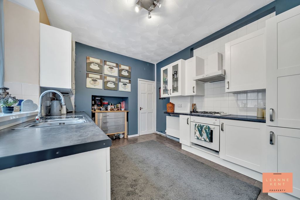 Property photo 3 of 28