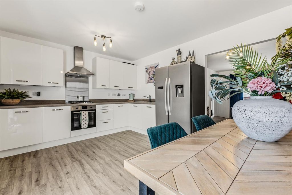 Property photo 3 of 30 Kitchen Diner
