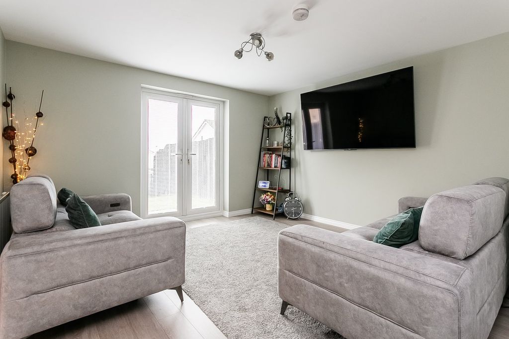 Property photo 2 of 31