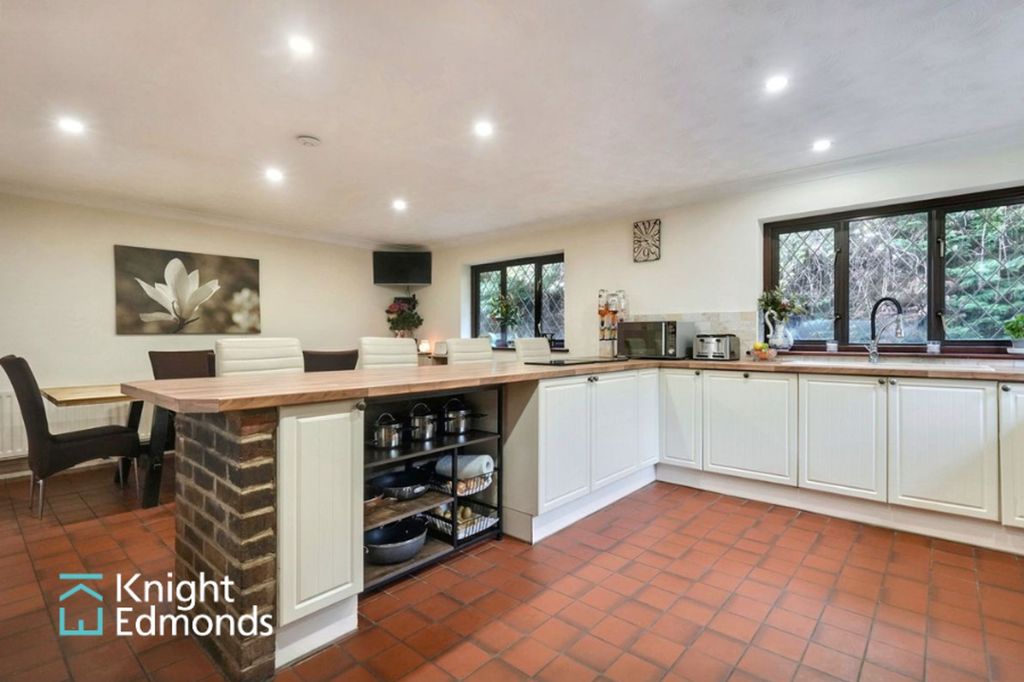 Property photo 1 of 12 Kitchen