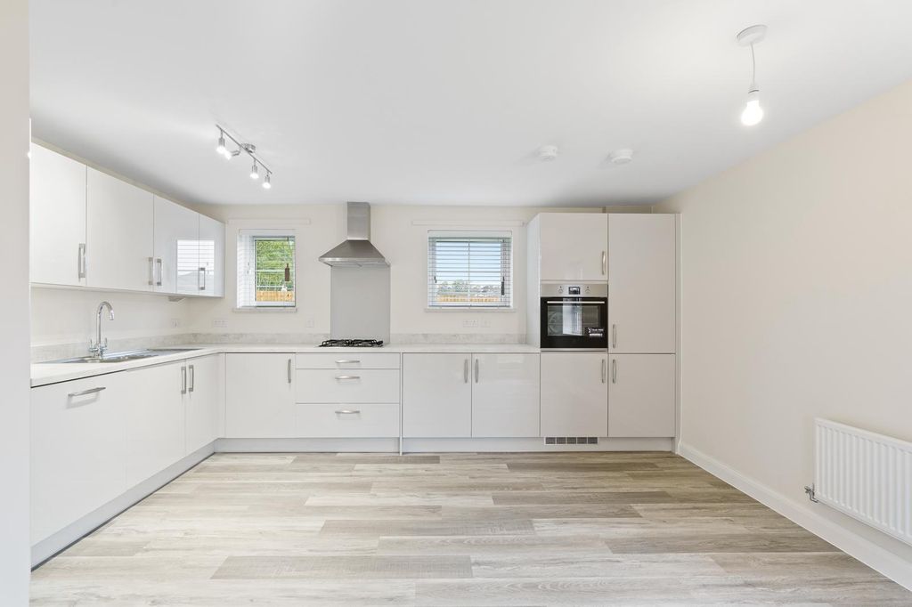 Property photo 2 of 34 Image