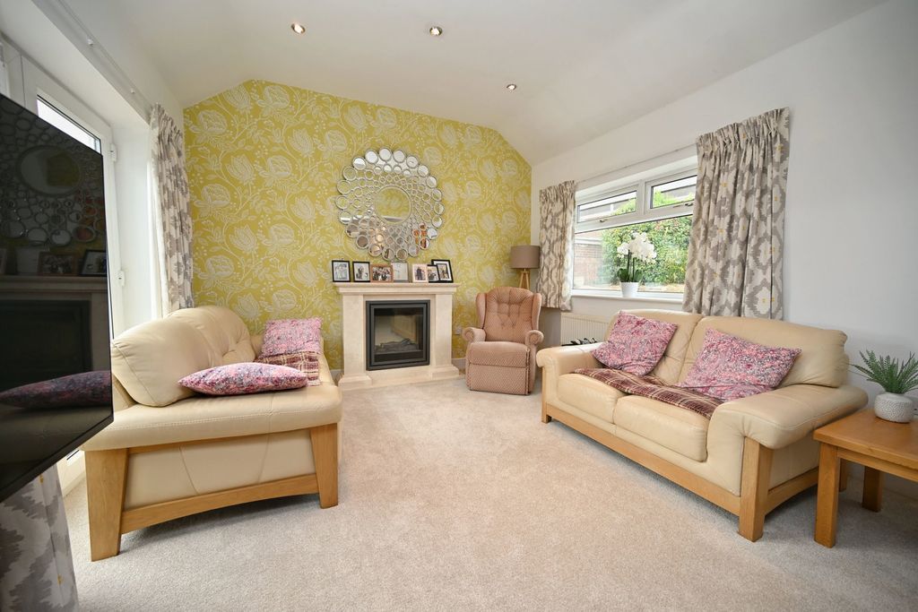 Property photo 3 of 37