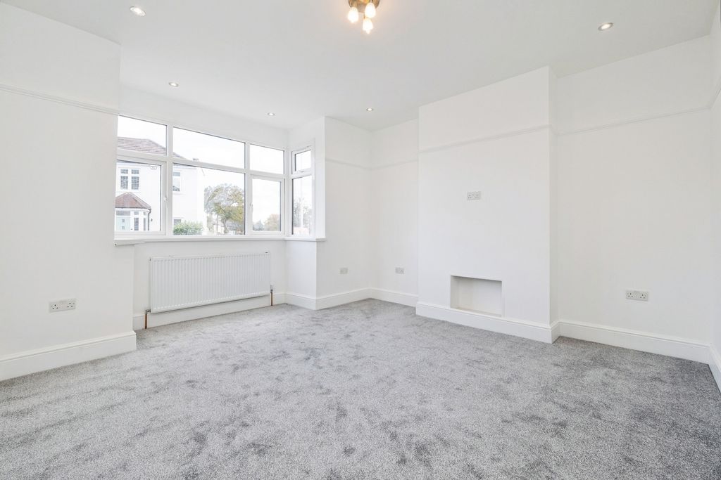 Property photo 2 of 17 Photo