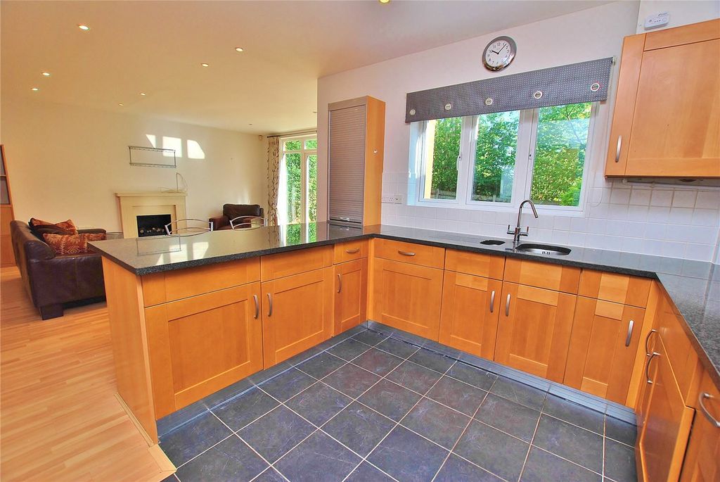 Property photo 3 of 23 Picture No. 04