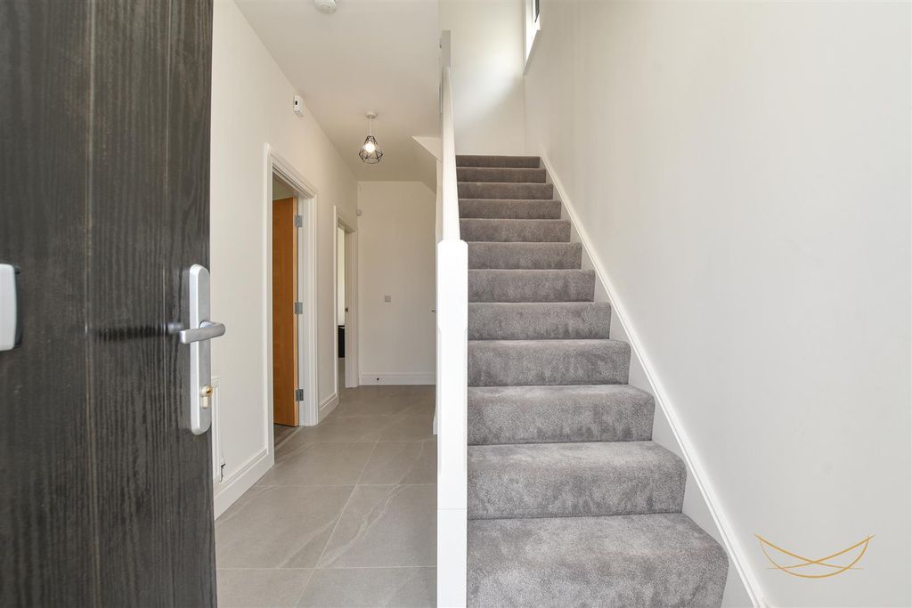 Property photo 3 of 37 Dhp-18.Jpg
