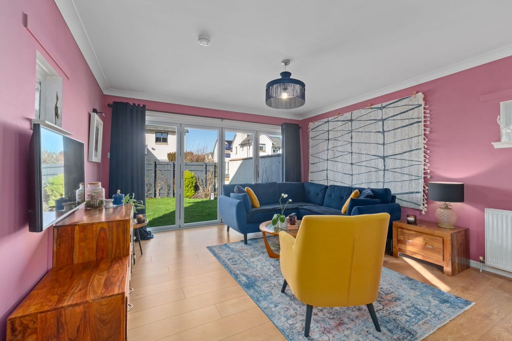 Property photo 2 of 34