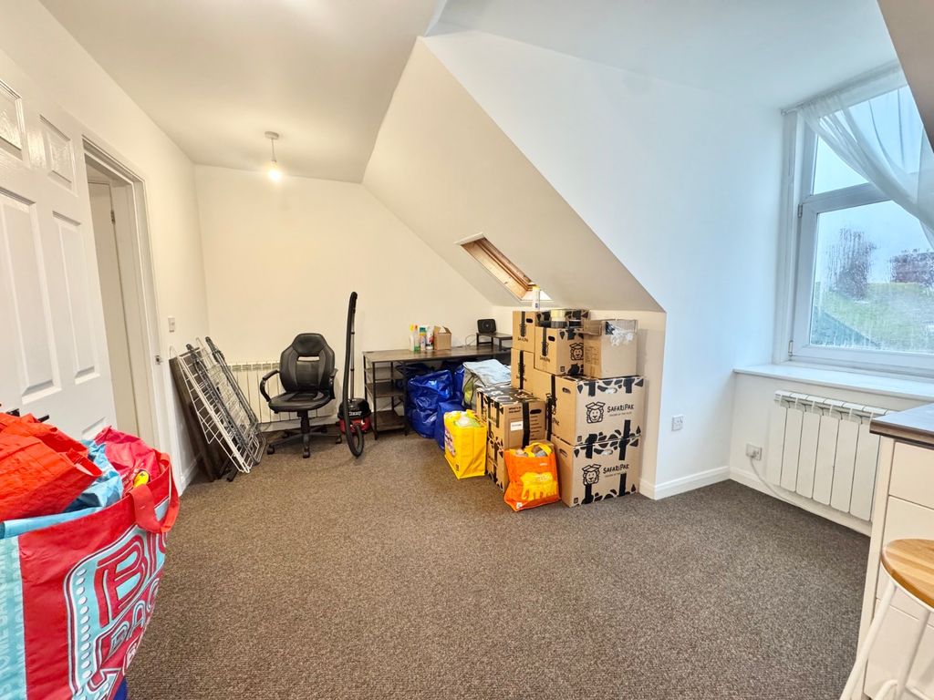 Property photo 3 of 8 Picture 3