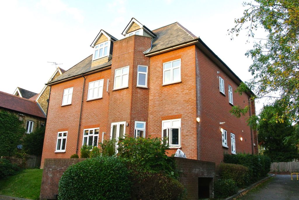 Property photo 2 of 9 Back