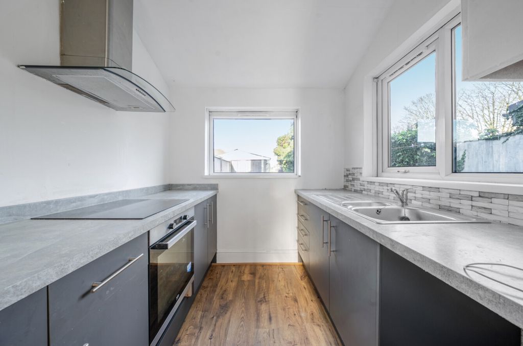 Property photo 2 of 15 1387624-11-6932d32591886