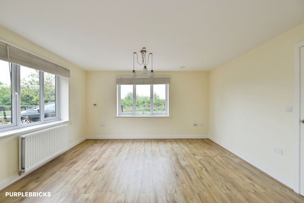 Property photo 2 of 27