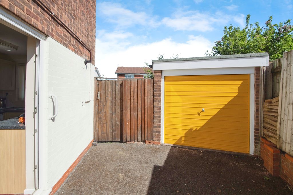 Property photo 2 of 14 Garage