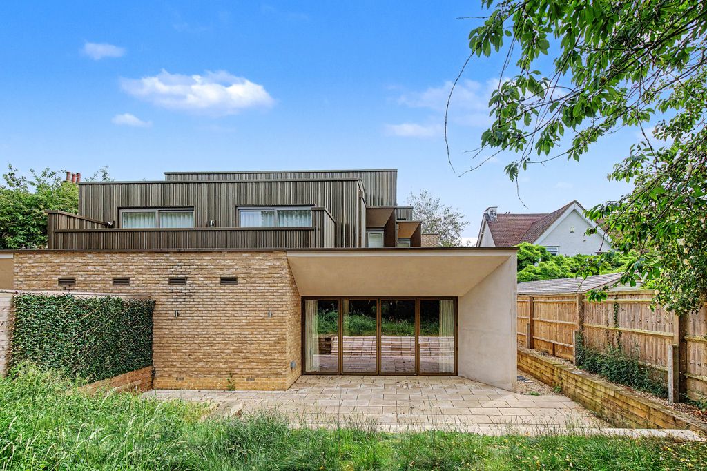 Property photo 2 of 12 330139