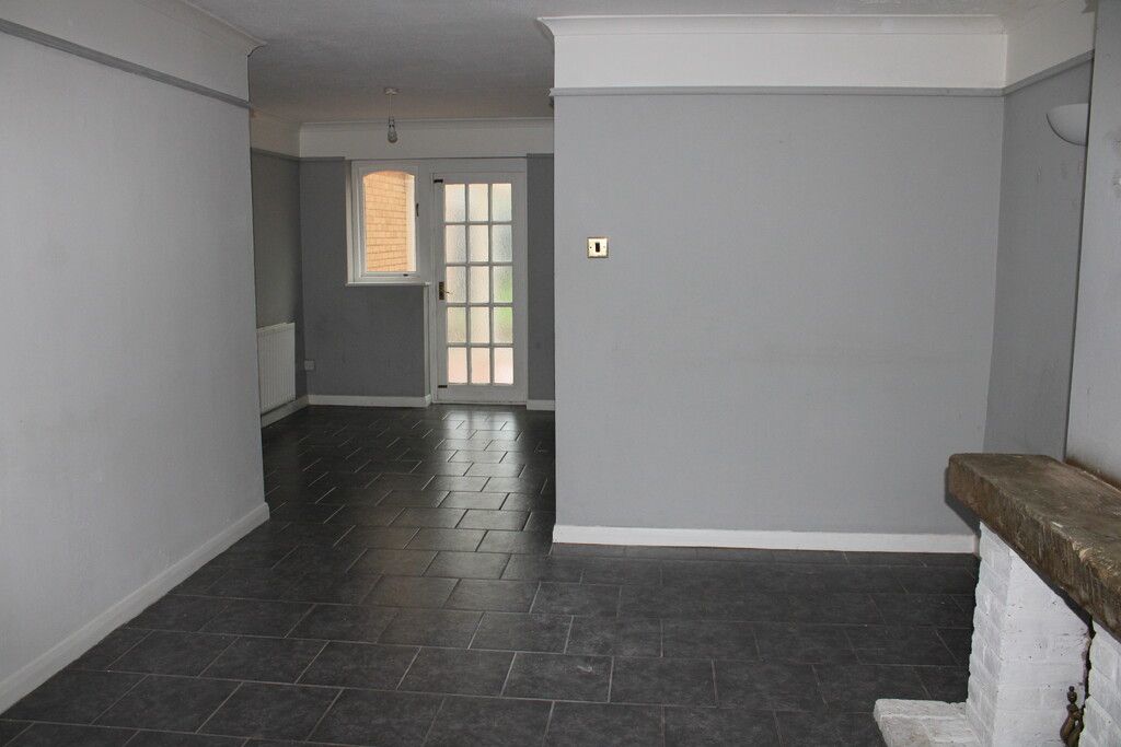 Property photo 3 of 9 Dining Area/Kitchen