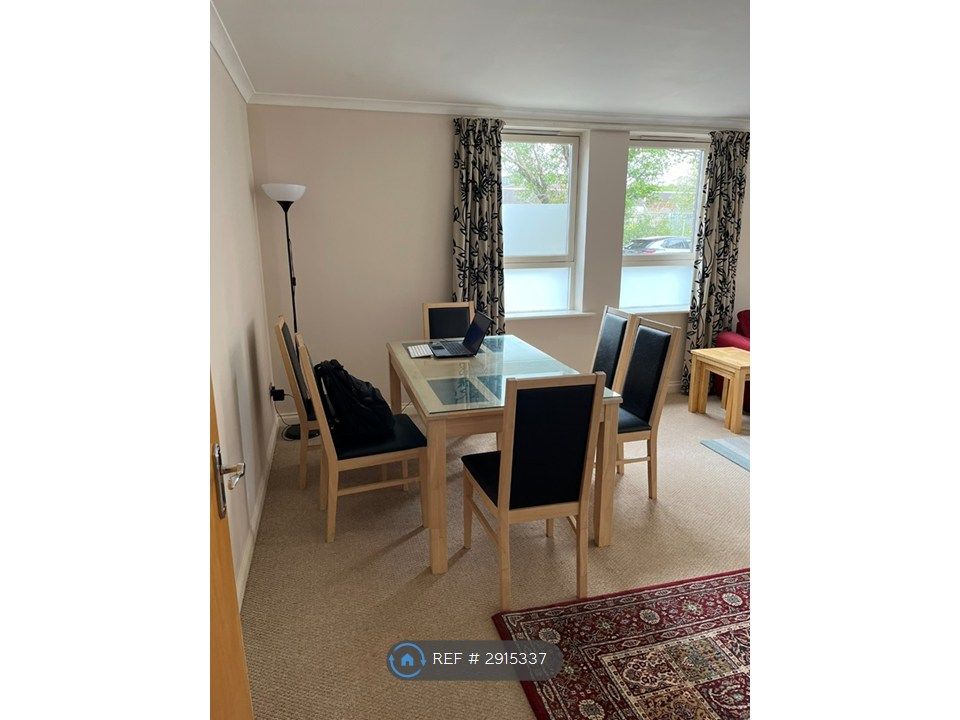Property photo 2 of 17 Living Room 640 x 375 Cm