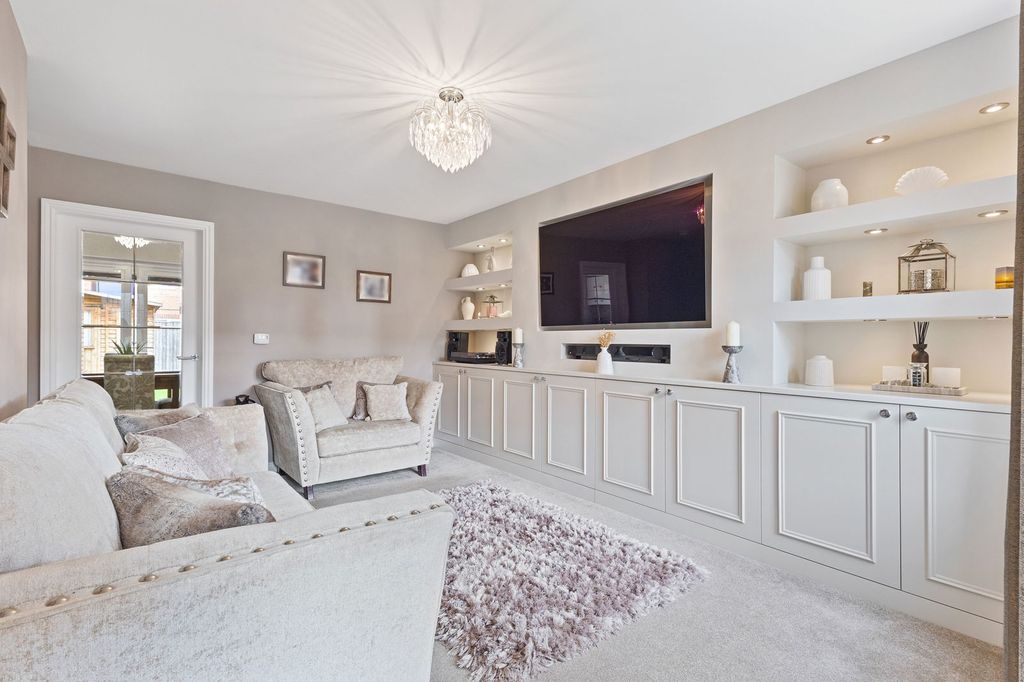 Property photo 2 of 25