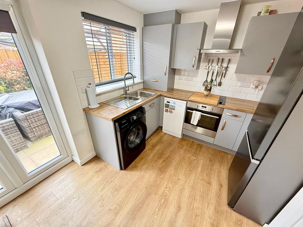 Property photo 3 of 16 Kitchen