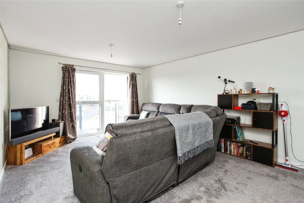 Property photo 3 of 17 Picture No. 11