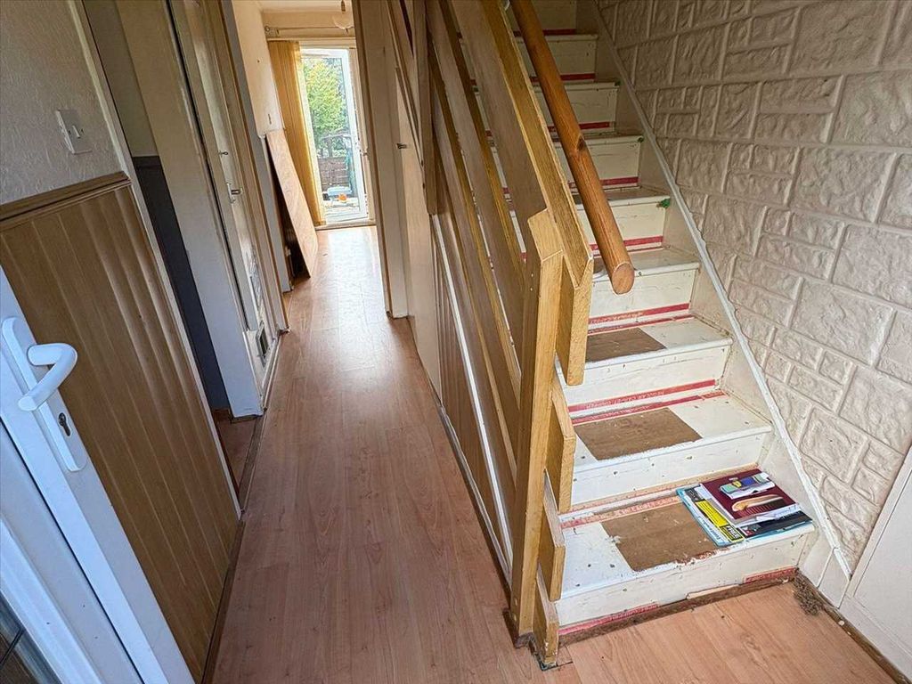 Property photo 2 of 5 Hall