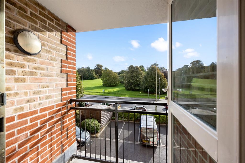 Property photo 2 of 17 Balcony