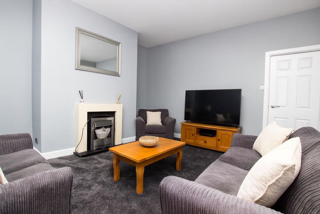 Property photo 2 of 11