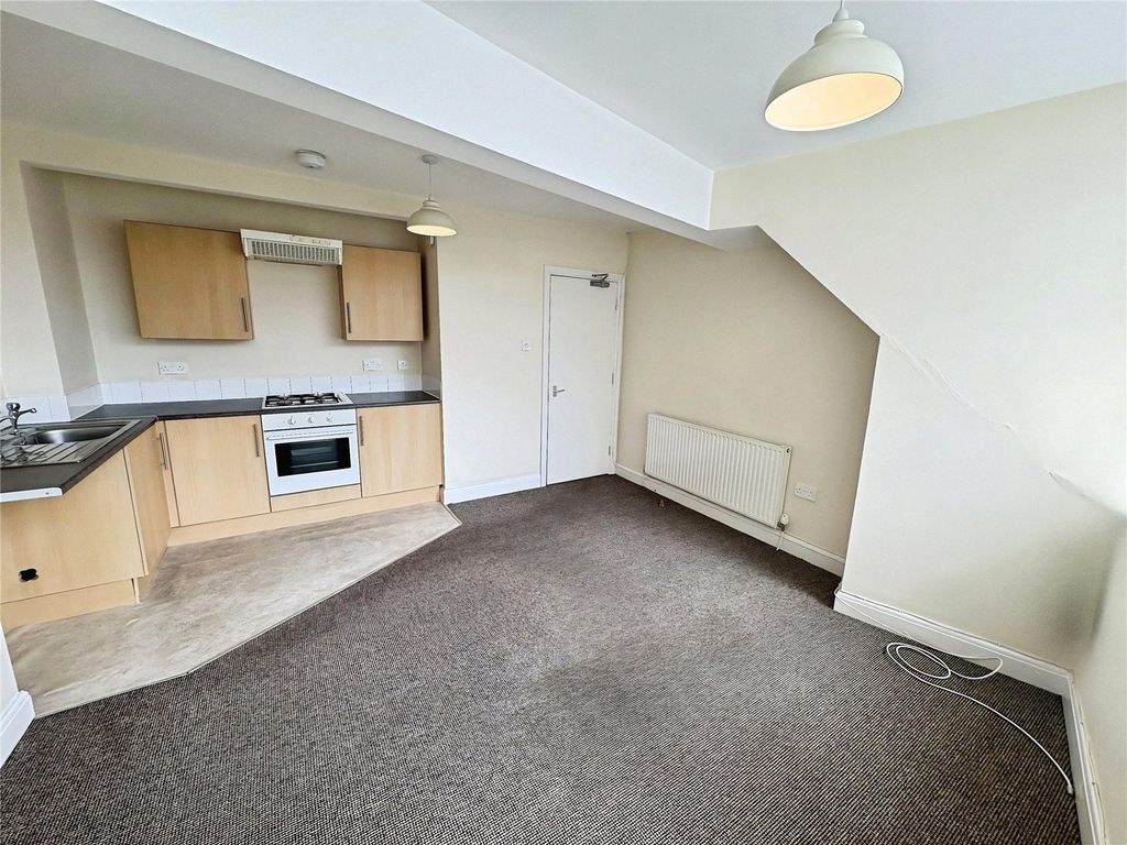 Property photo 2 of 8 Kitchen/Lounge
