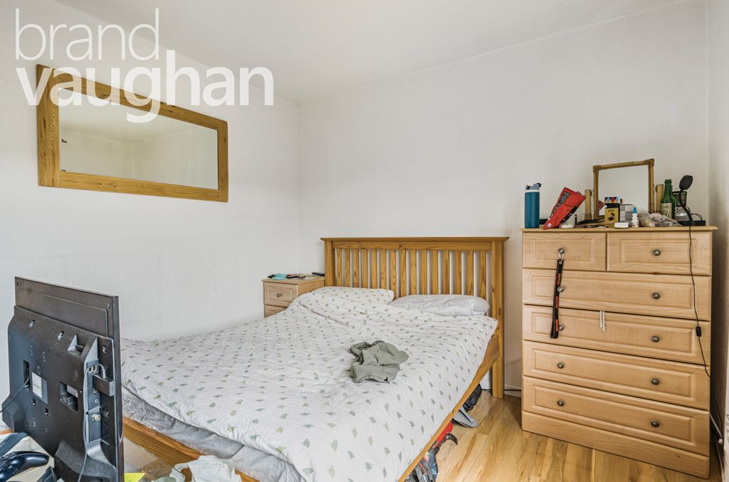 Property photo 2 of 9 Bedroom