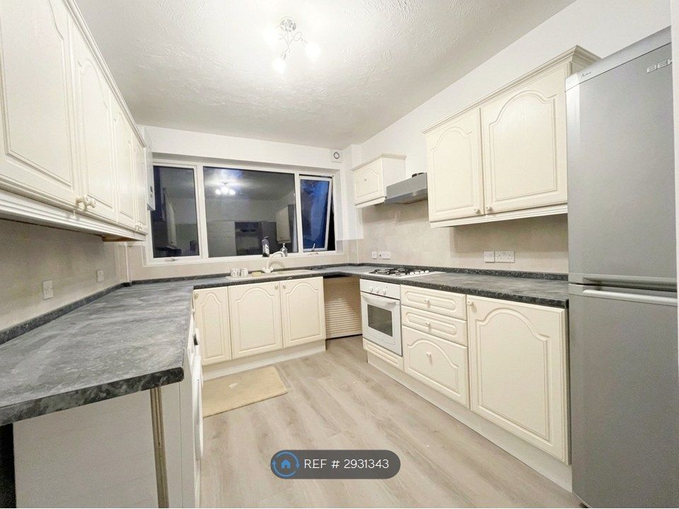 Property photo 2 of 14 Kitchen