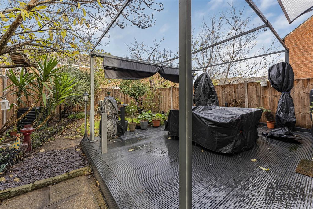 Property photo 3 of 21 Globe Pond Road