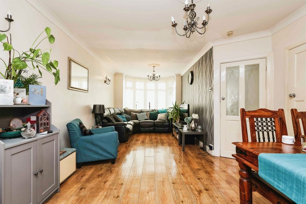 Property photo 3 of 17
