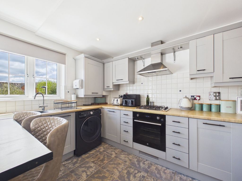 Property photo 2 of 21 Kitchen