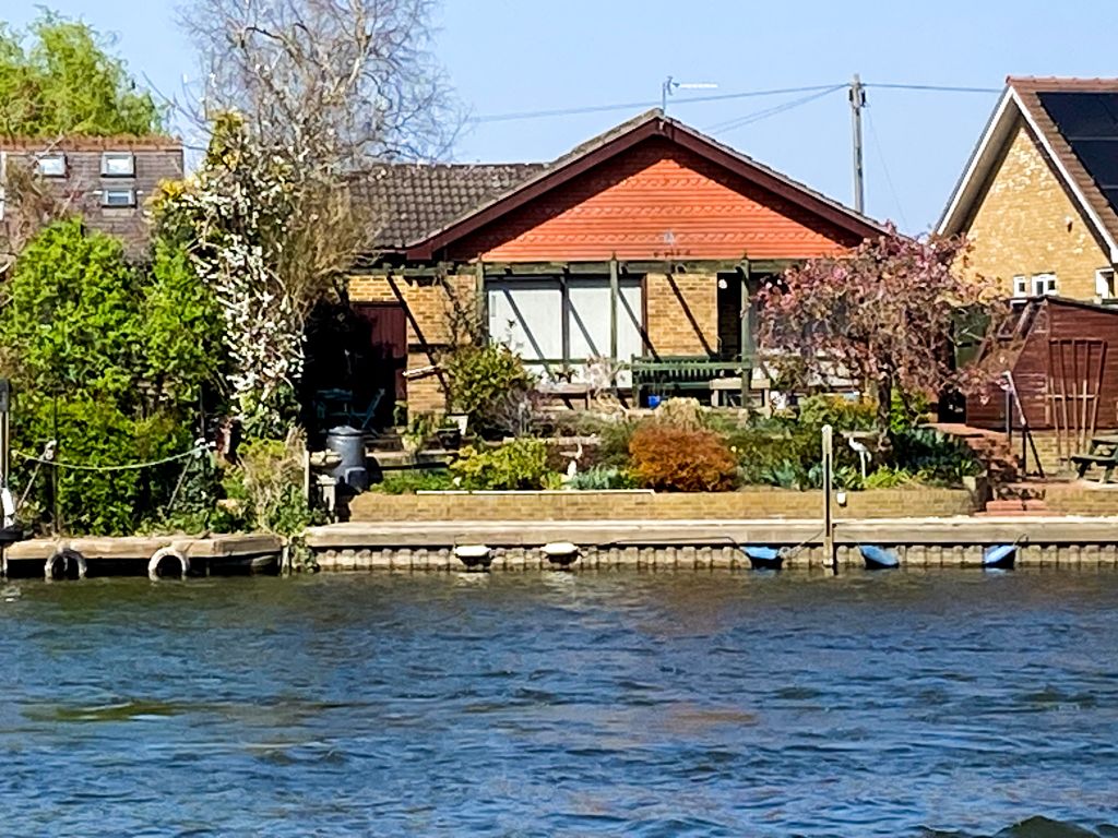 Property photo 1 of 17 Riverview Shot
