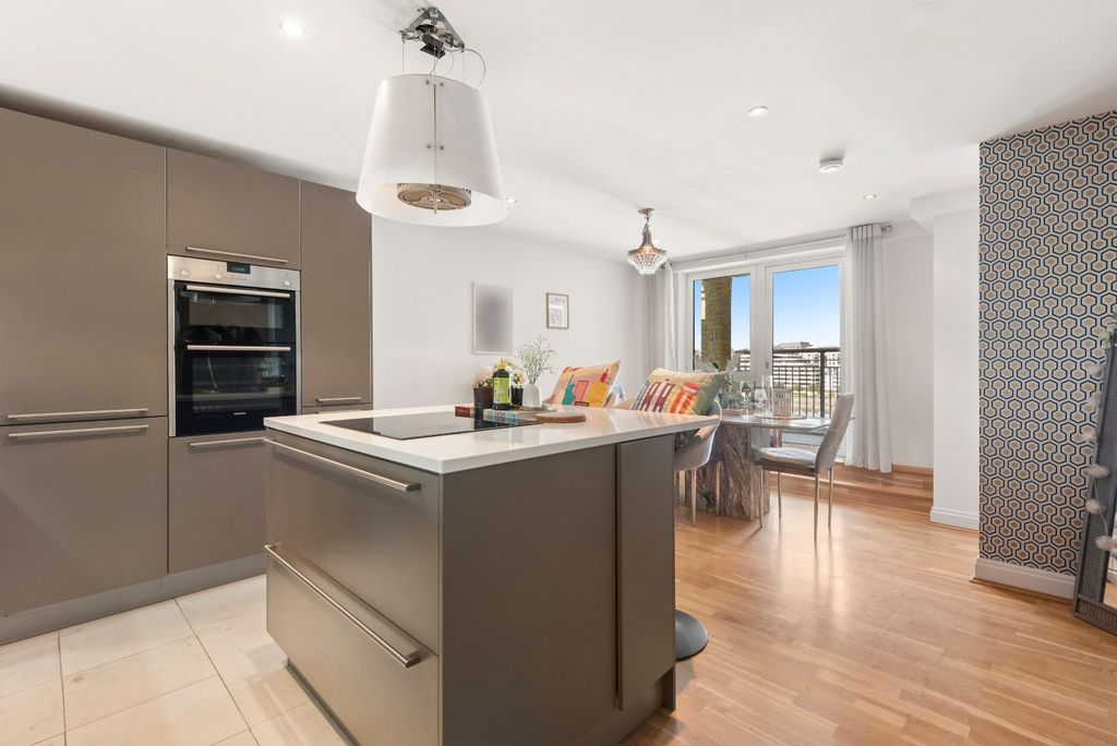 Property photo 3 of 19 Kitchen