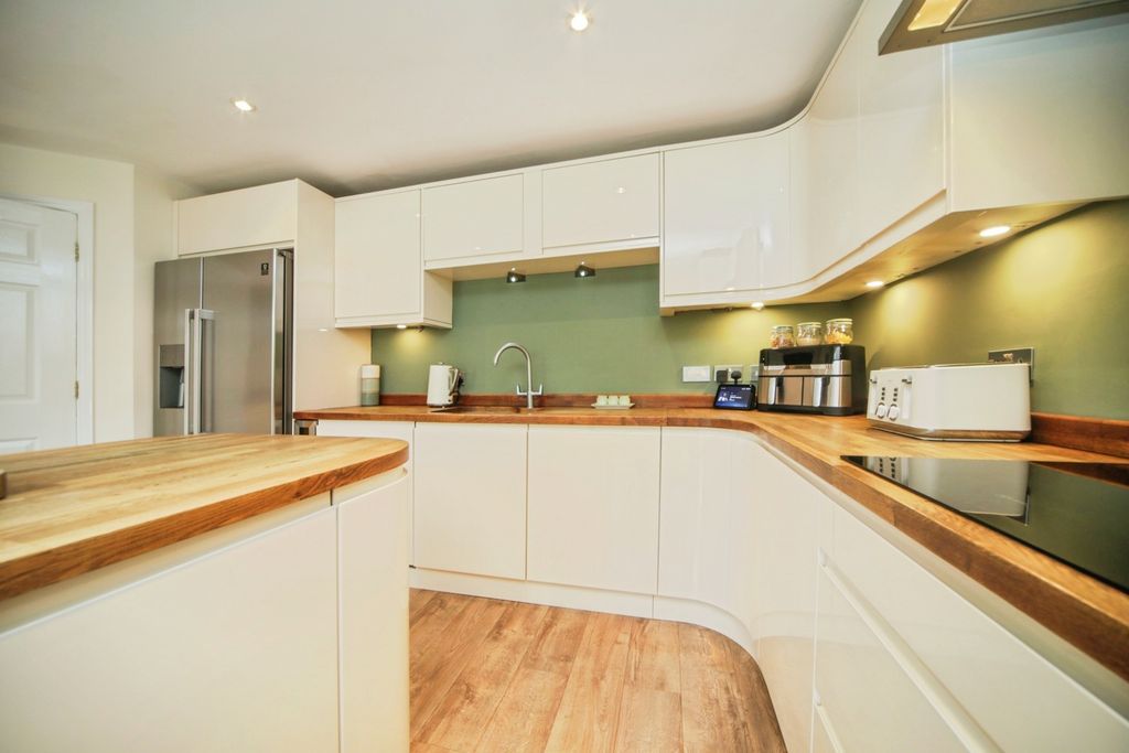 Property photo 2 of 25 Pbox-Img.Jpg