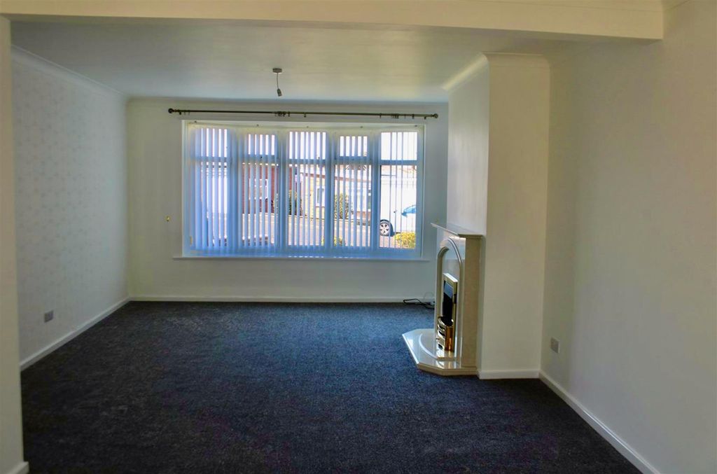 Property photo 1 of 7 Lounge/Dining Room