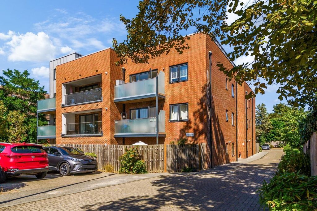 Property photo 2 of 13 Villiers Court (14).Jpg