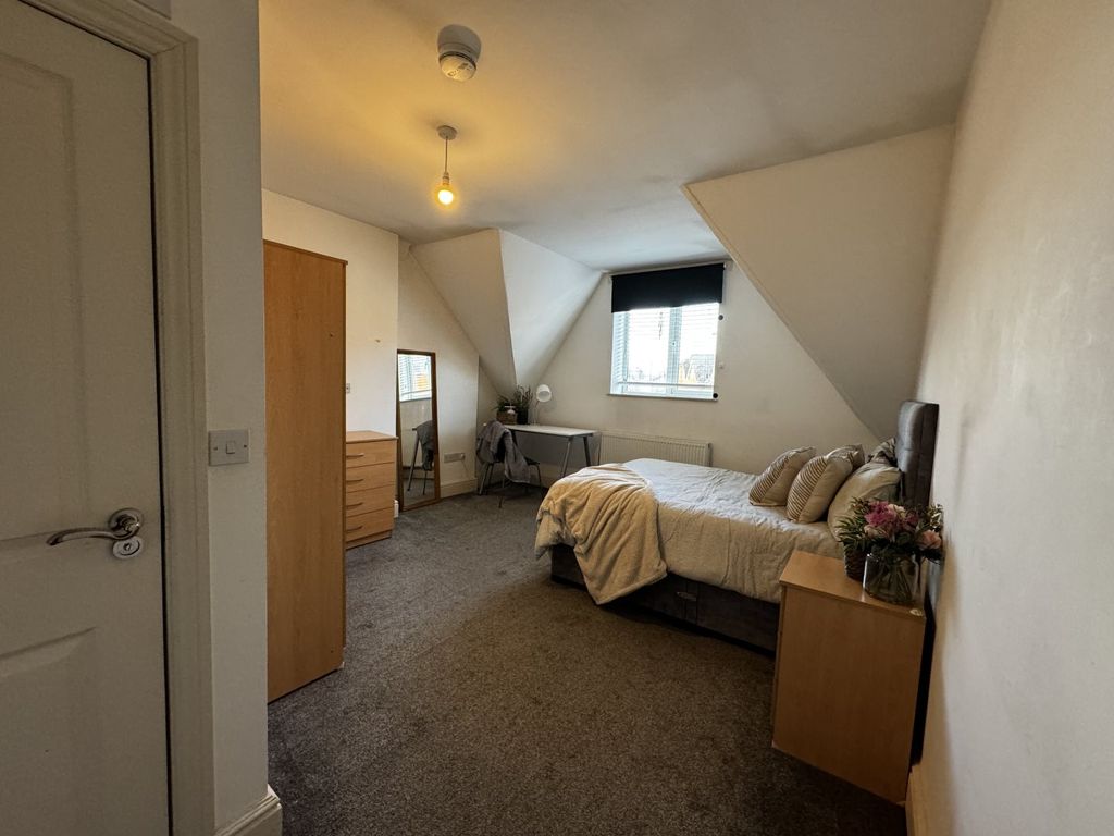 Property photo 3 of 25