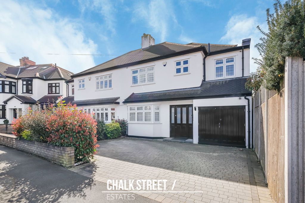 Property photo 1 of 31