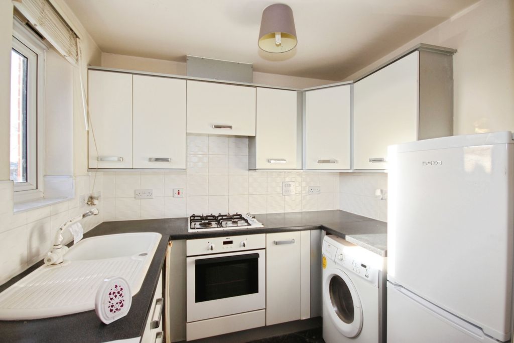 Property photo 3 of 6 Kitchen